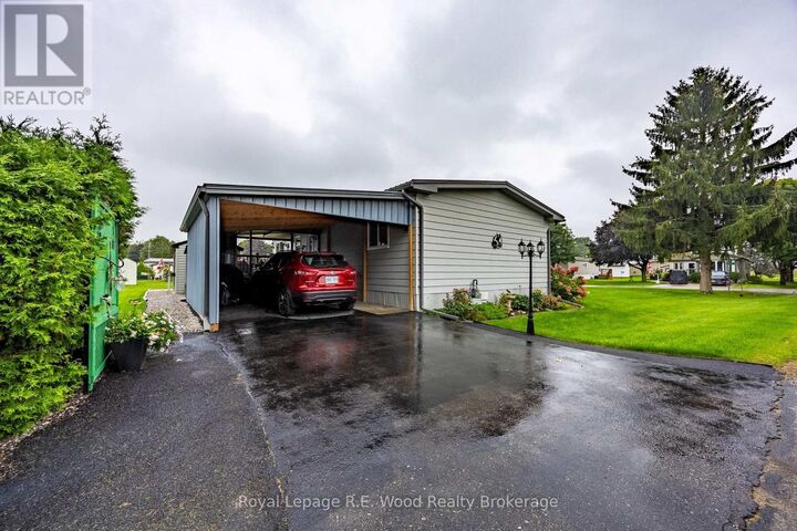 Property Photo:  11981 Plank Road South Unit # 15  ON N4G 4G9 