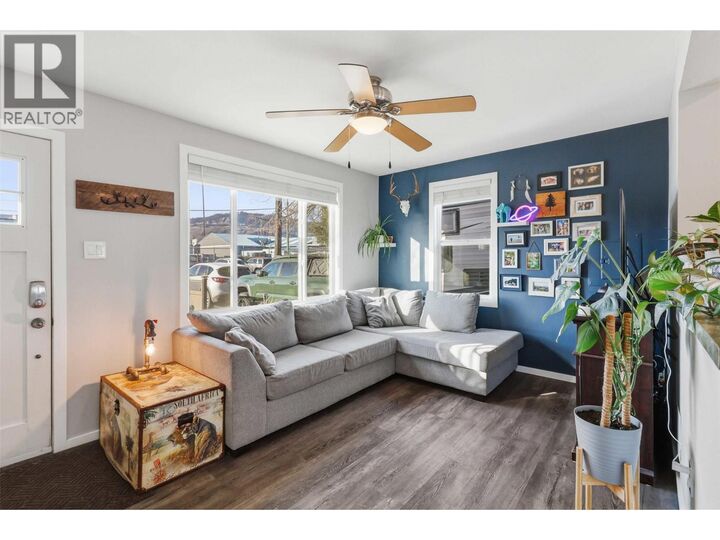 Property Photo:  922 Westminster Avenue  BC V2B 1P1 