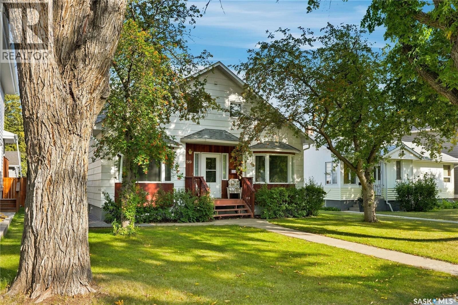 Property Photo: 1519 Munroe Avenue S SK S7H 2G6