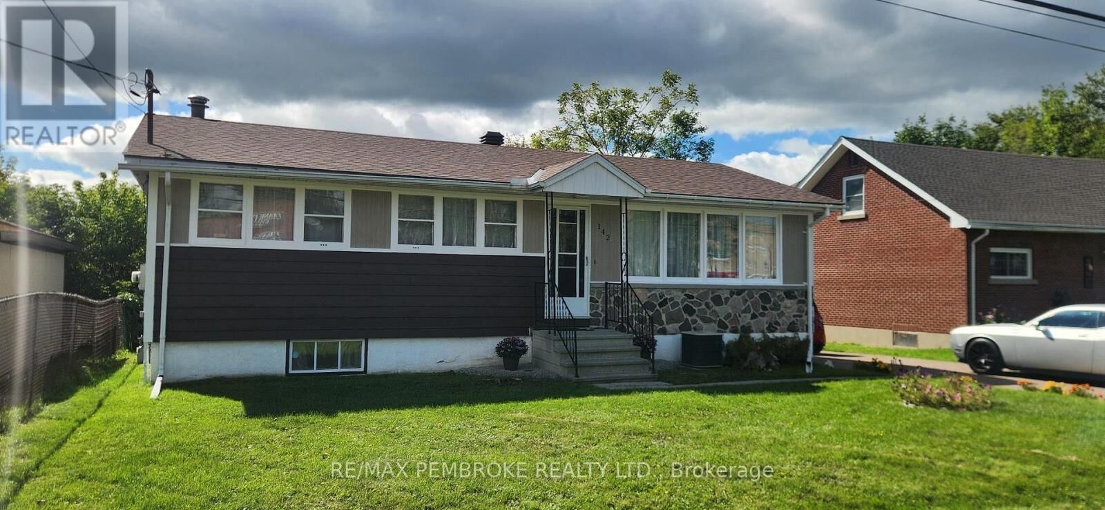 Property Photo: 142 Deacon Street ON K8A 2J4