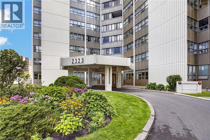 Property Photo:  2323 Confederation Parkway 808  ON L5B 1R6 