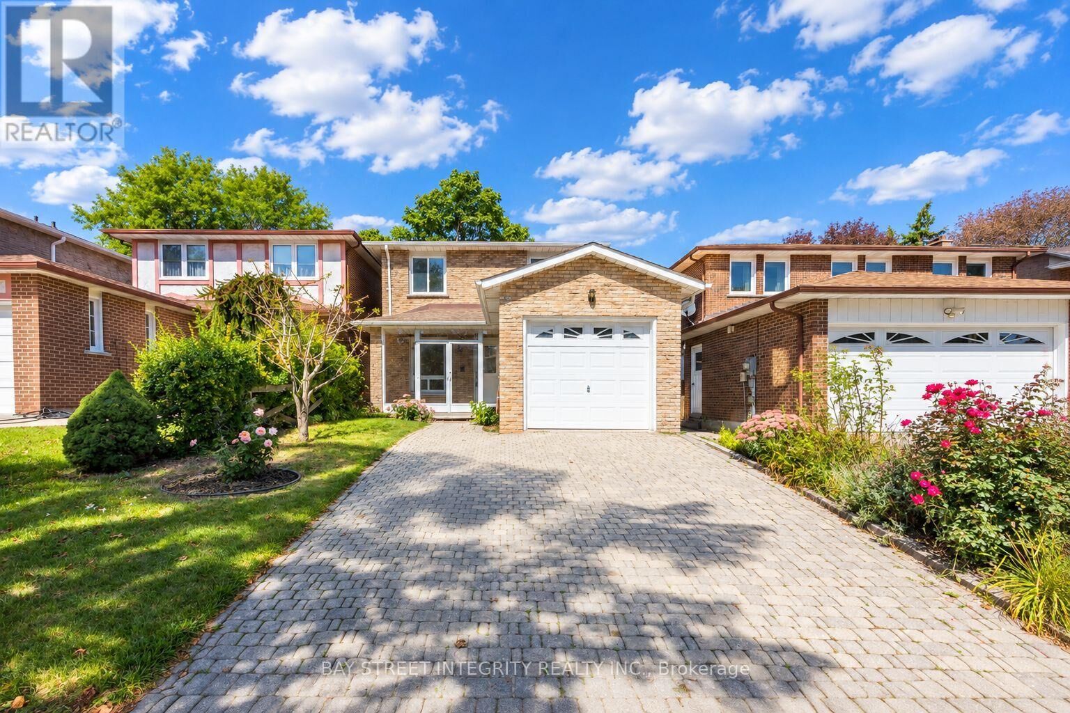Property Photo: 12 Charnwood Place ON L3T 5H3