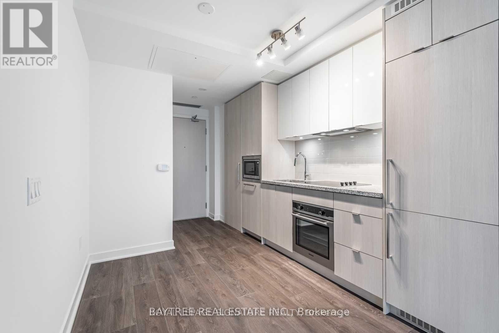 Property Photo:  115 Blue Jays Way 518  ON M5V 0N4 