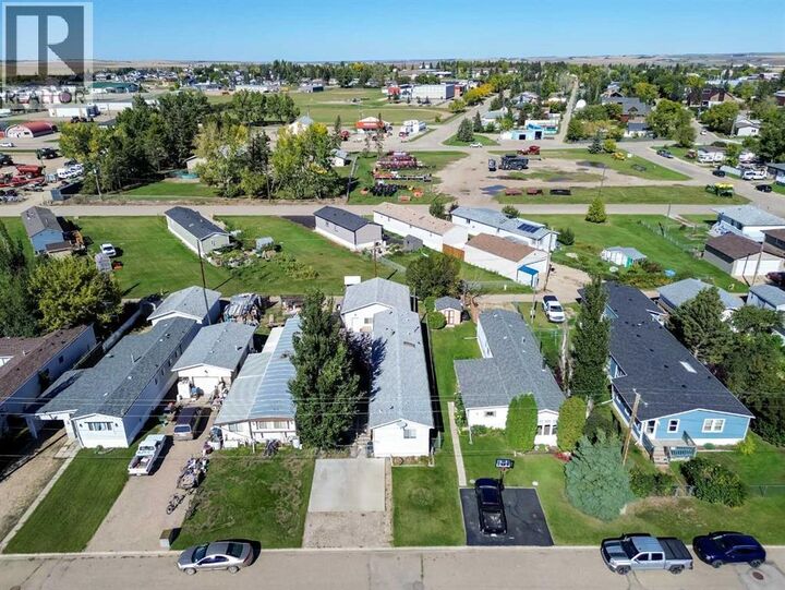 Property Photo:  150 Devilder Avenue  AB T0M 2C0 
