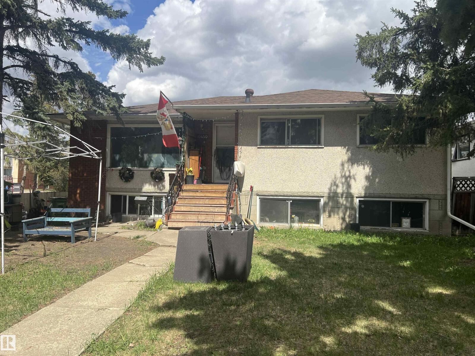 Property Photo:  10450 69 Av NW  AB T6H 2C3 