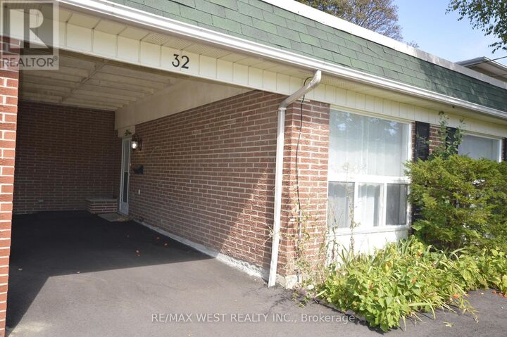 Property Photo:  32 Axsmith Crescent  ON M2J 3K3 