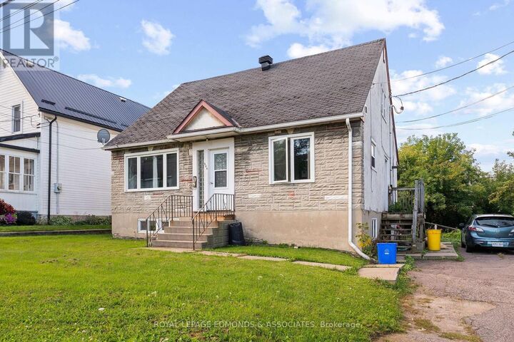 Property Photo:  526 Mackay Street  ON K8A 1E6 