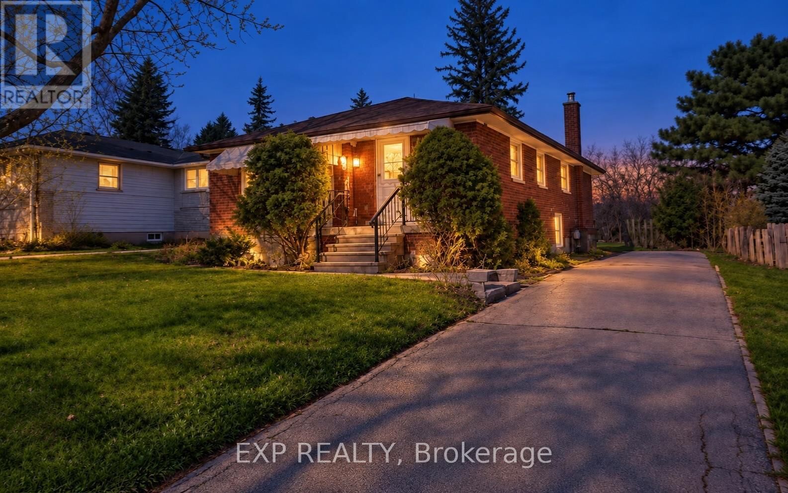 Property Photo:  54 Shaunavon Heights Crescent  ON M3A 2P4 