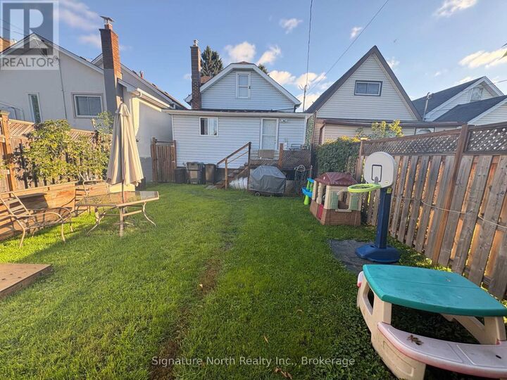 Property Photo:  230 Robertson Street  ON P7C 2N8 