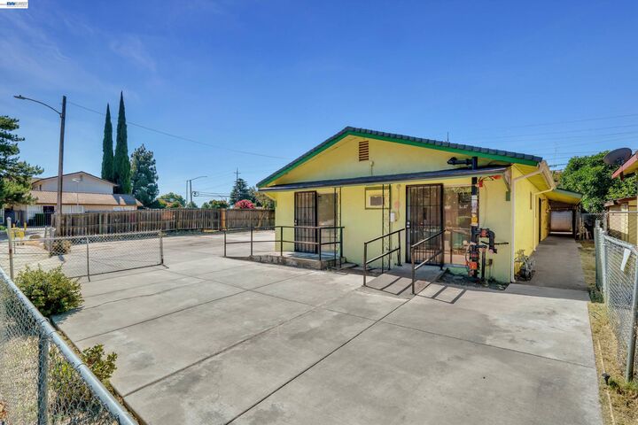 Property Photo: 202 Arc Ave CA 95210