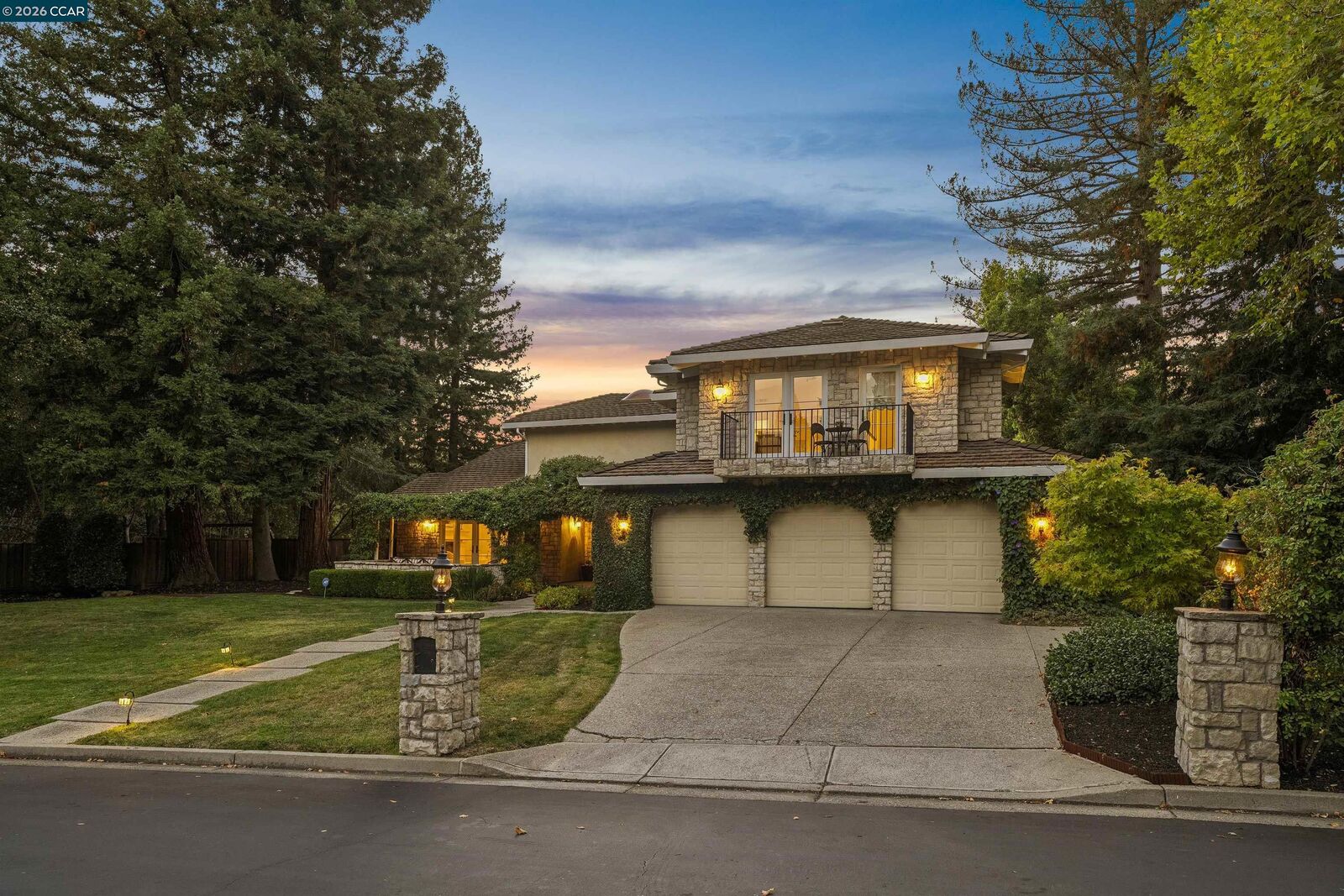 Property Photo:  2175 Canyon Oak Ln  CA 94506 