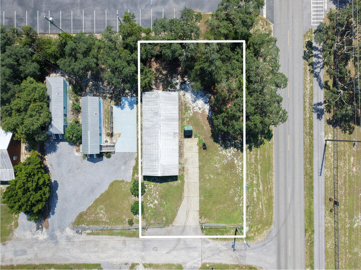 Property Photo: 14 Country Club Drive FL 32459