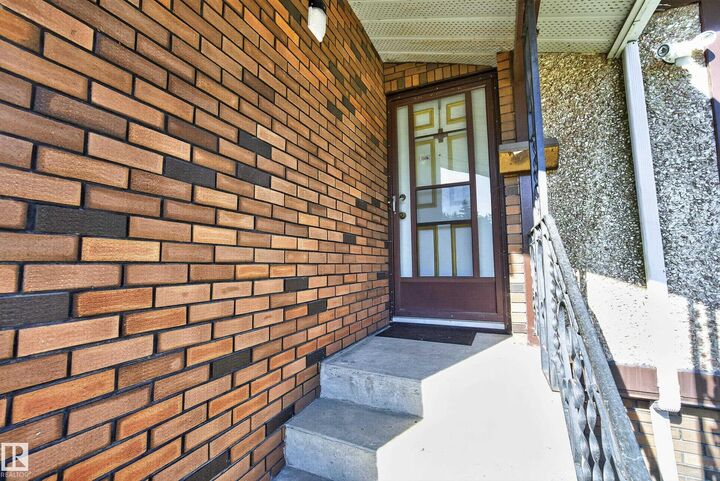 Property Photo:  1908 62 Street NW  AB T6L 1L9 