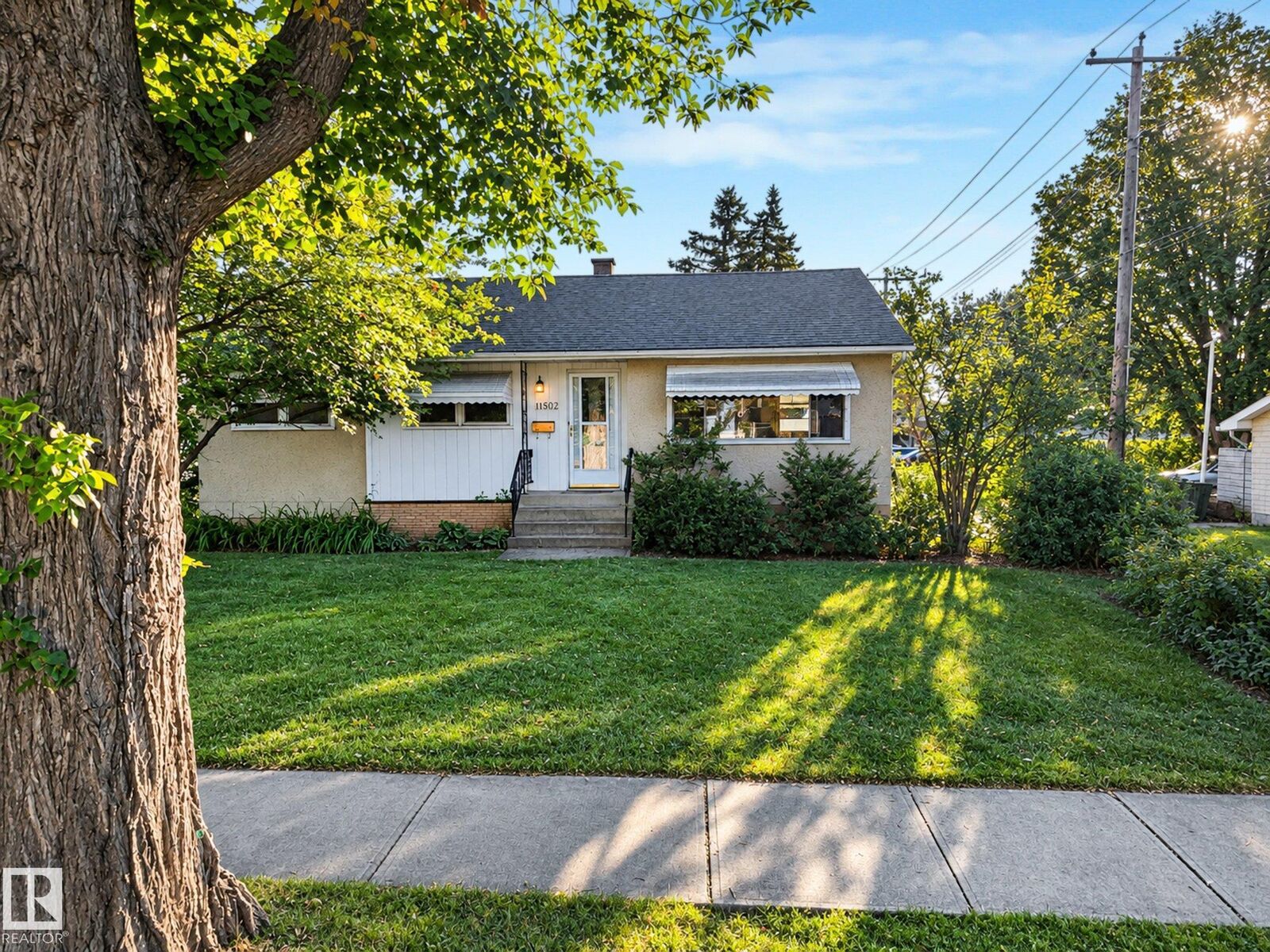 Property Photo:  11507 135 Street NW  AB T5M 1K9 
