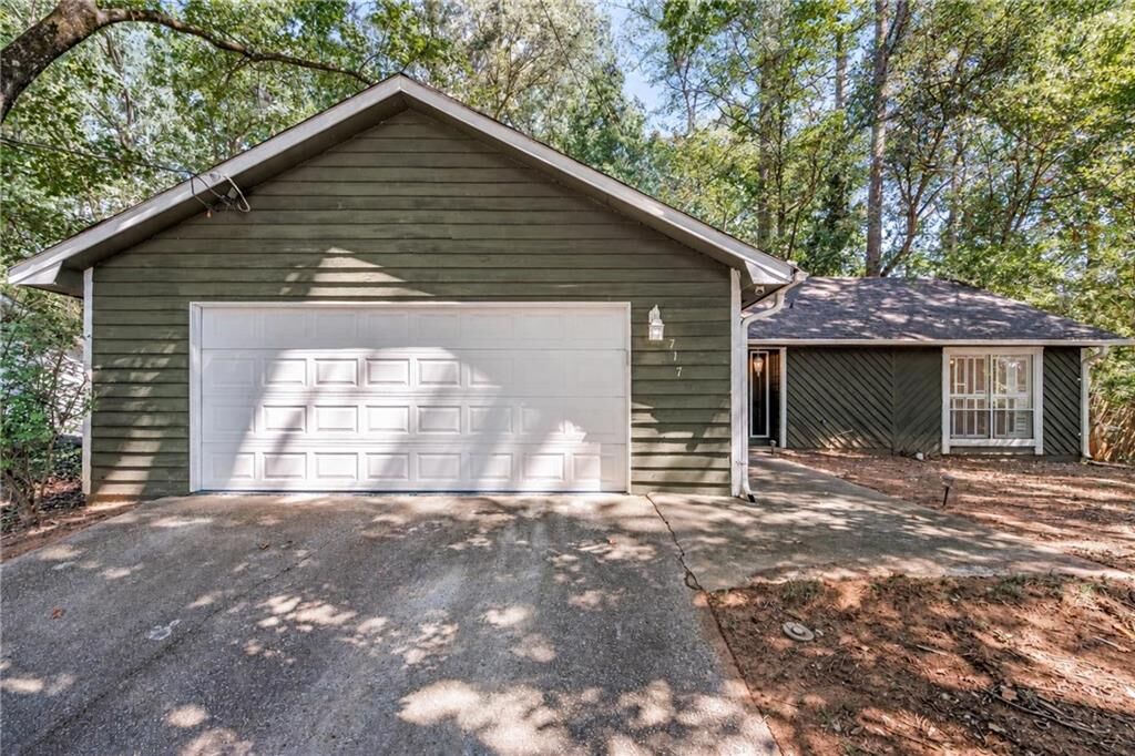 Property Photo: 717 Pebble Creek Drive GA 30093