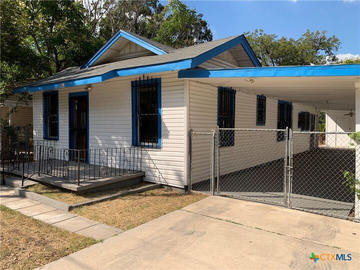 Property Photo: 903 Recio Street TX 78225