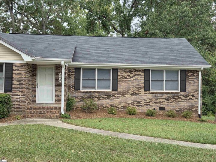Property Photo: 303 Jonesville Road SC 29680