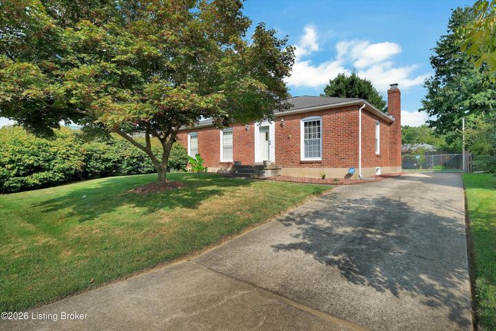 Property Photo: 5103 Sprucewood Dr KY 40291