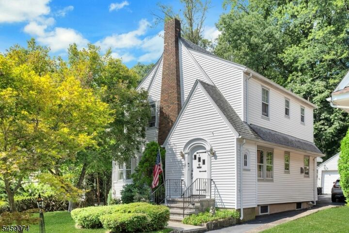 Property Photo: 9 Sherwood Pl NJ 07052