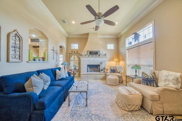 Property Photo:  901 Wilcrest Place  TX 75604 