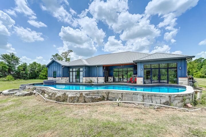 Property Photo: 4914 Harvey Road TX 77532
