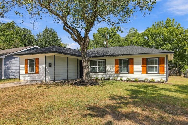 Property Photo:  6139 Westover Street  TX 77033 