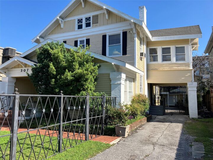 Property Photo:  307 Stratford Street 6  TX 77006 