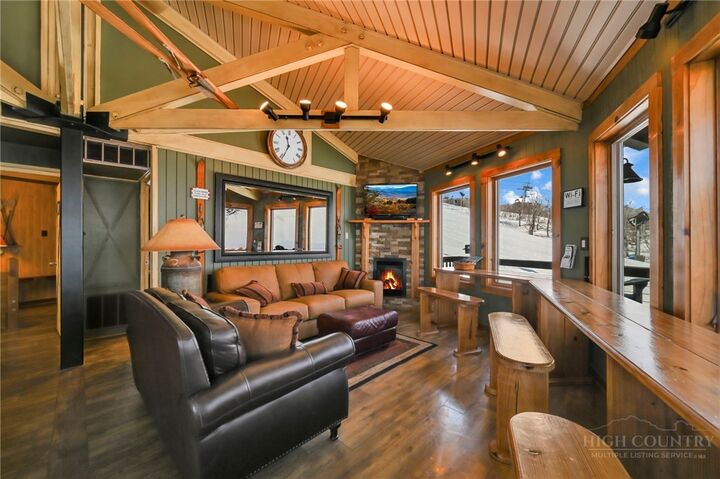 Property Photo: 141 Skiloft Road NC 28604
