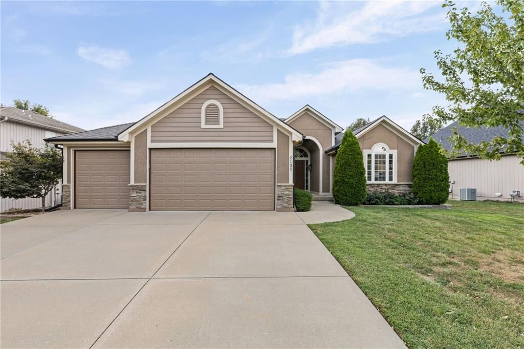 Property Photo: 2135 NE Sparta Drive MO 64029