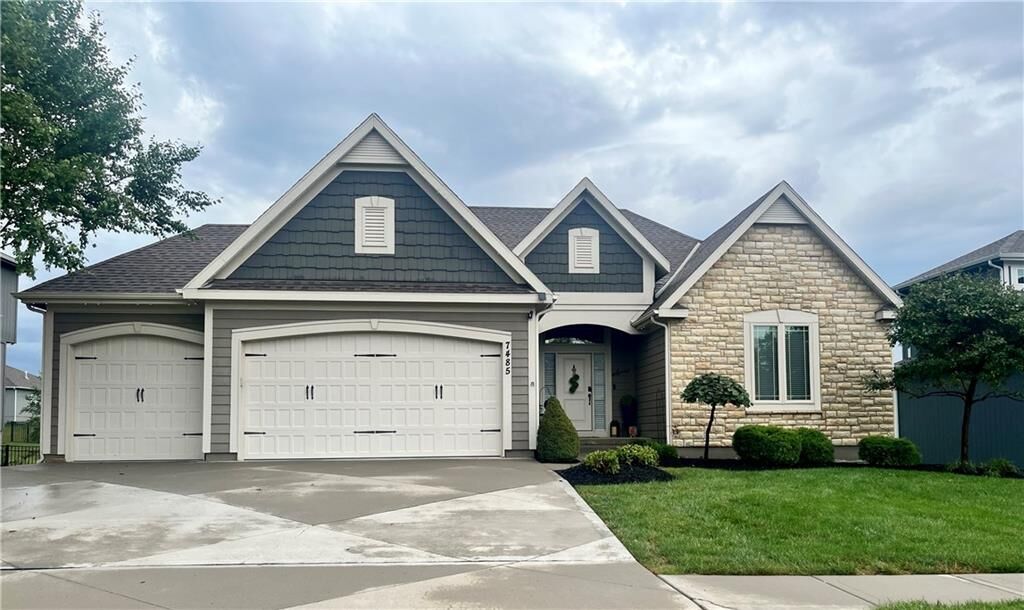 Property Photo:  7485 NW Forest Lakes Drive  MO 64152 