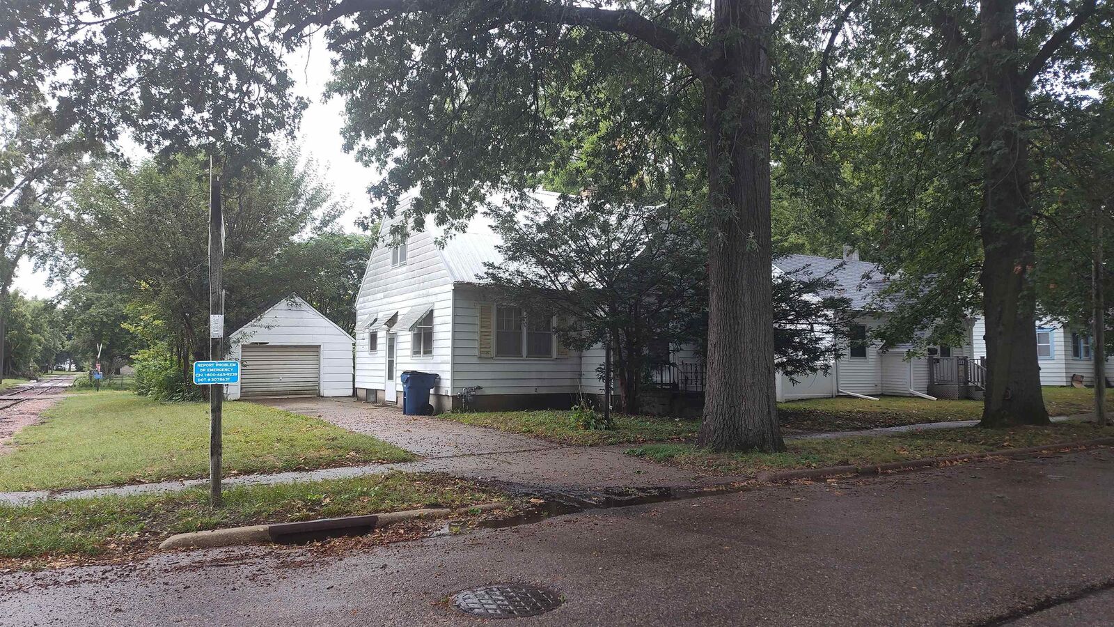 Property Photo:  827 Kern Street  IA 50703 