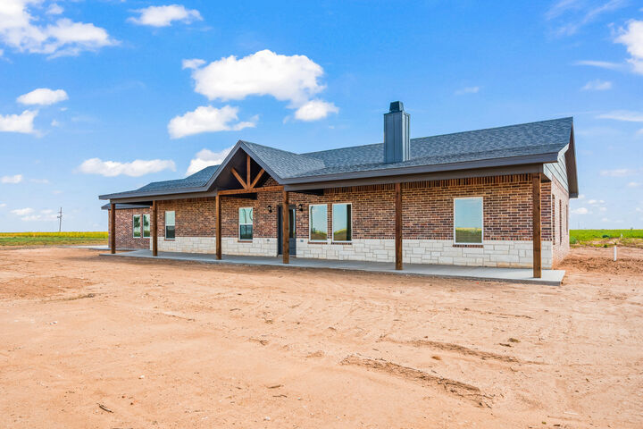 Property Photo: 3320 E County Road 5300 TX 79403