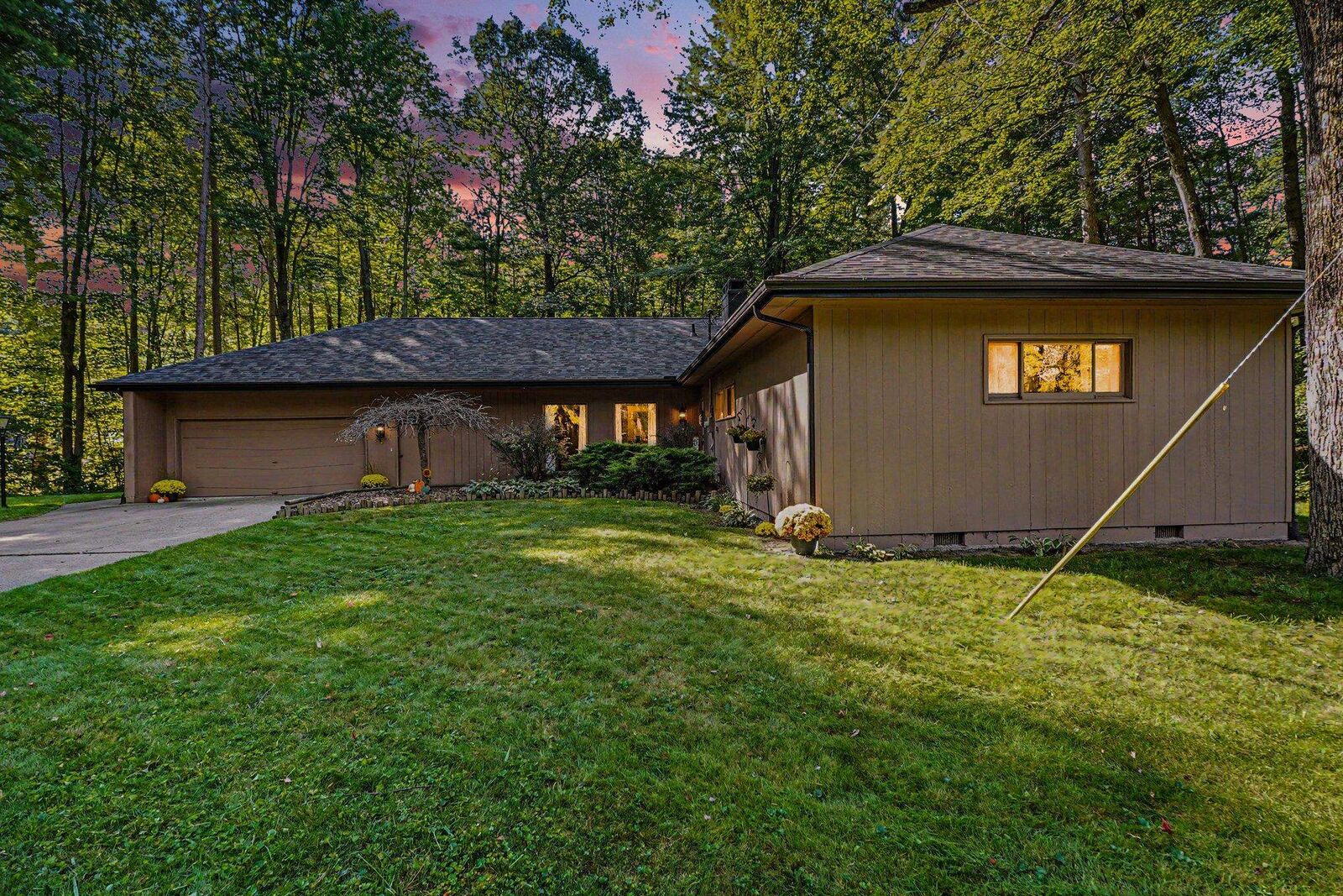 Property Photo:  547 W Peterson  MI 48657 