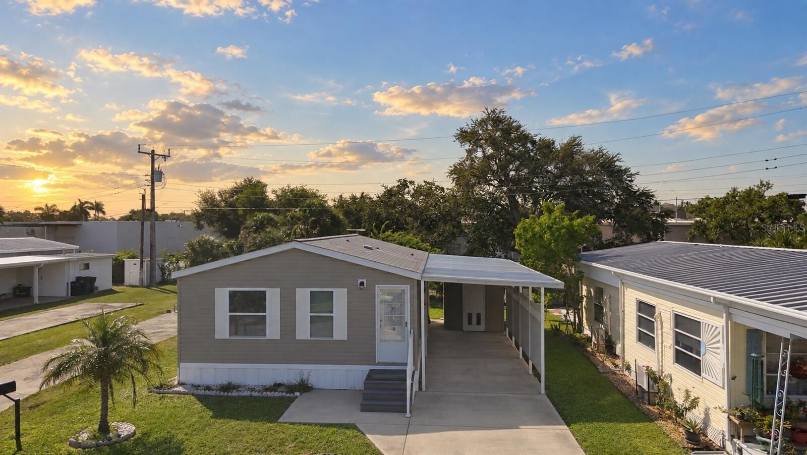 Property Photo:  6904 Cortez Road W 10  FL 34210 