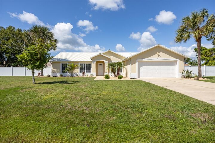 Property Photo: 11 Lancaster Lane FL 32137