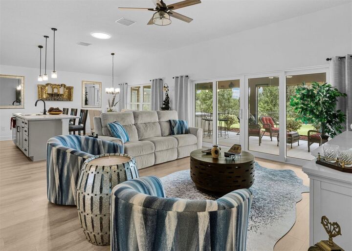 Property Photo: 3003 Monument Way FL 32163