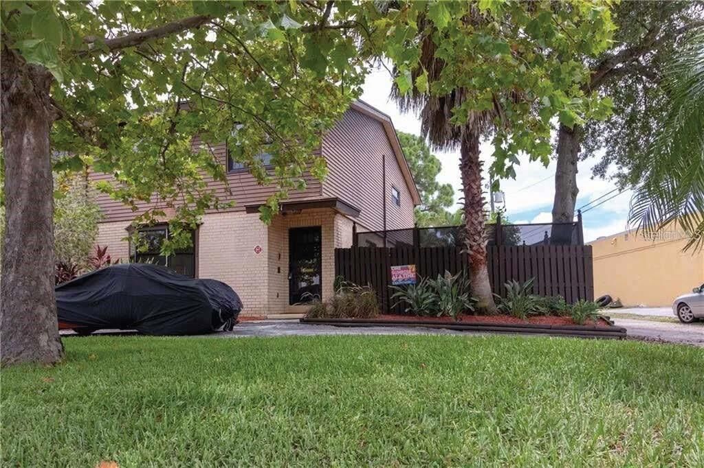 Property Photo: 421 Palm Avenue N FL 33703