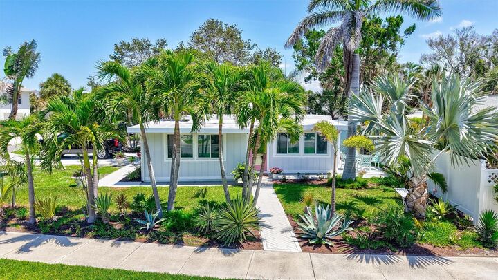 Property Photo:  643 Calle Del Otono  FL 34242 