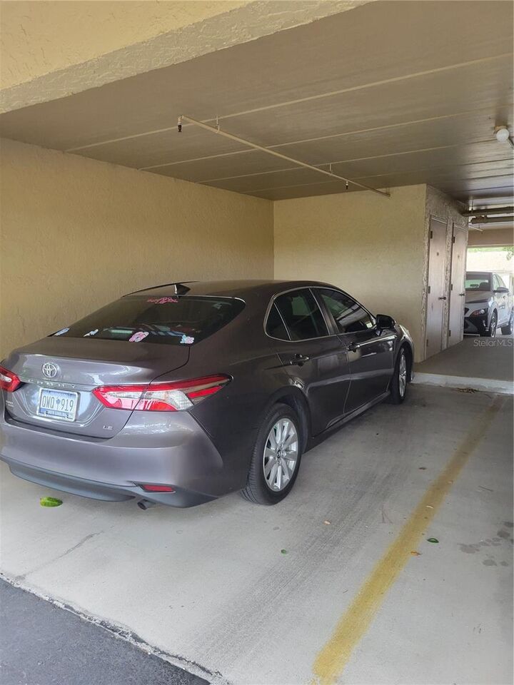 Property Photo:  1716 Golfview Drive 1716  FL 34689 