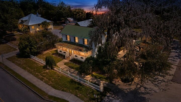 Property Photo:  605 S Main Avenue  FL 34715 