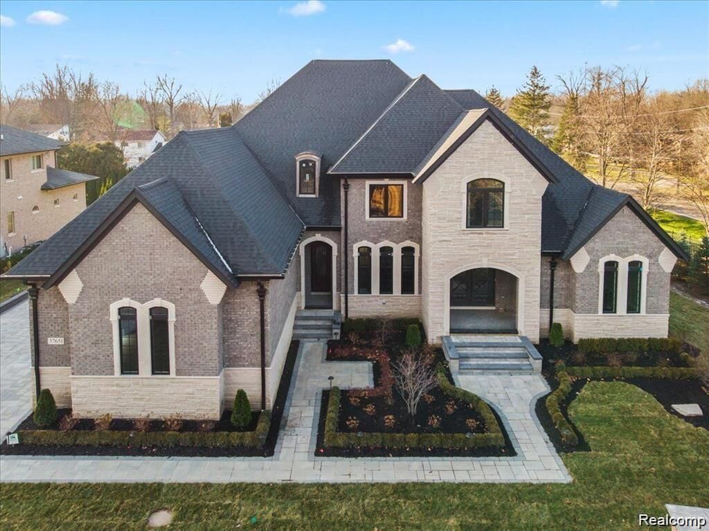 Property Photo:  37651 Hidden Valley Court  MI 48036 3669 