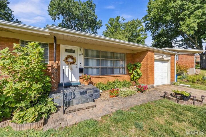 Property Photo:  2327 Kenosho Avenue  MO 63114 