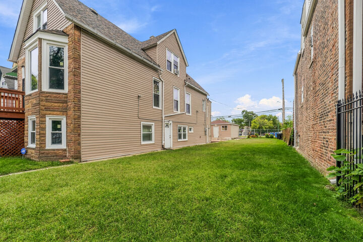 Property Photo: 7427 S Evans Avenue IL 60619