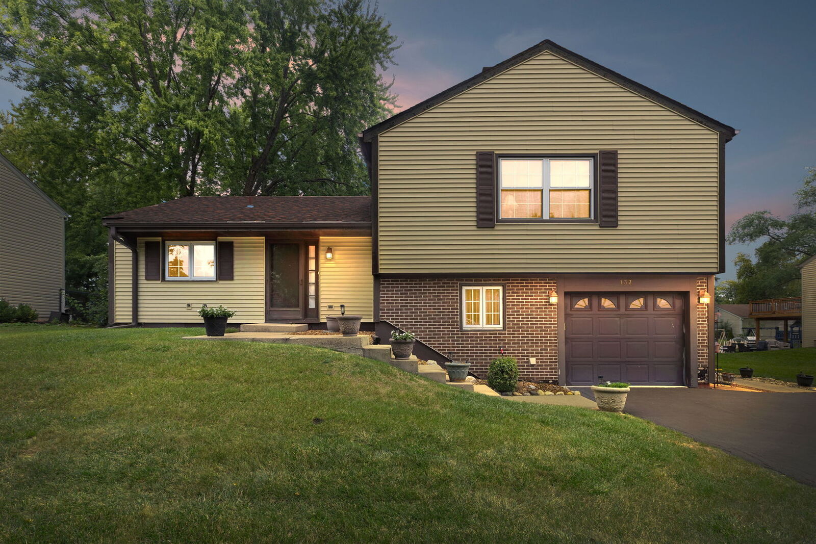 Property Photo: 137 Sherman Court IL 60103