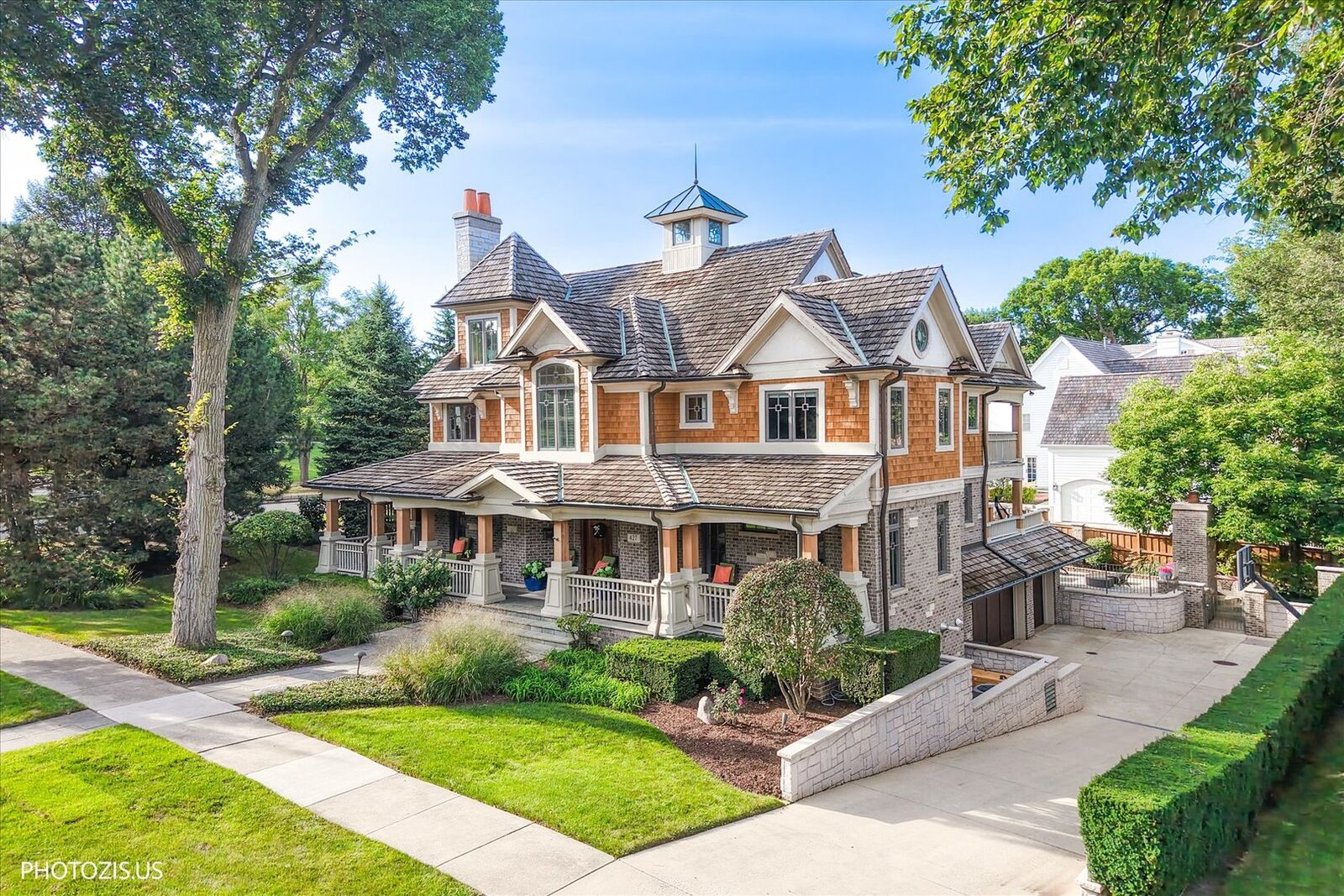 Property Photo:  427 W Walnut Street  IL 60521 