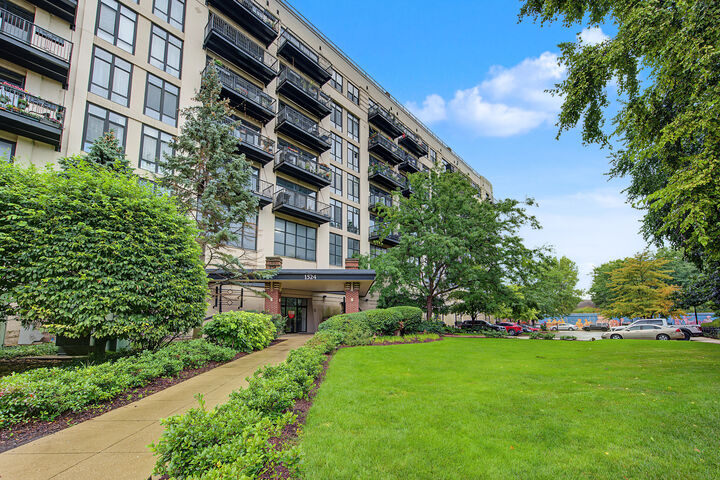 Property Photo:  1524 S Sangamon Street 704S  IL 60608 