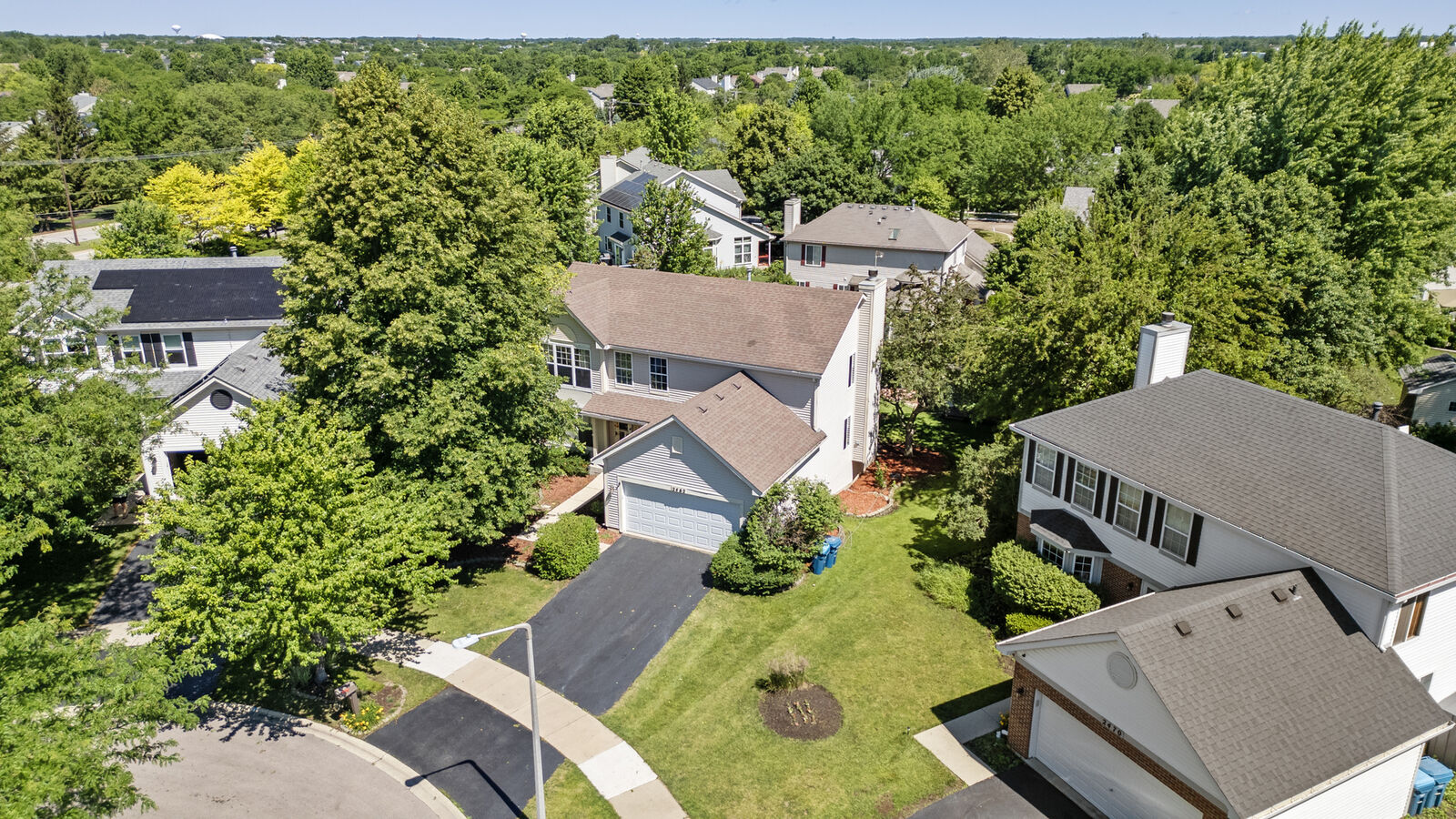 Property Photo: 2462 Green Valley Court IL 60503