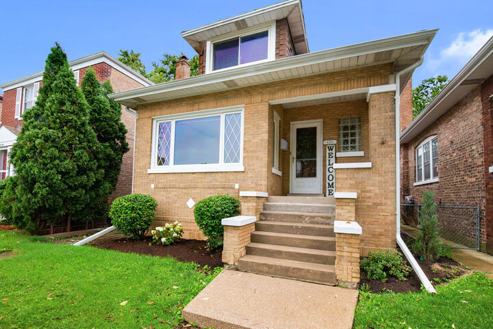 Property Photo: 4213 Elm Avenue IL 60513