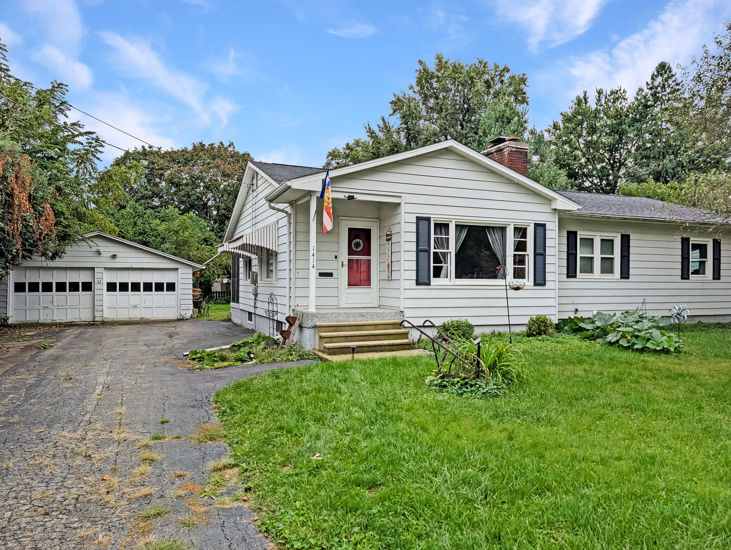 Property Photo:  1414 Nan Street  IL 61021 