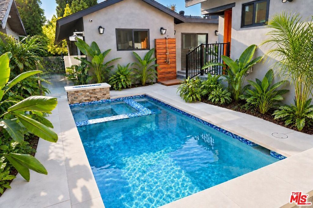 Property Photo:  1554 La Baig Avenue  CA 90028 